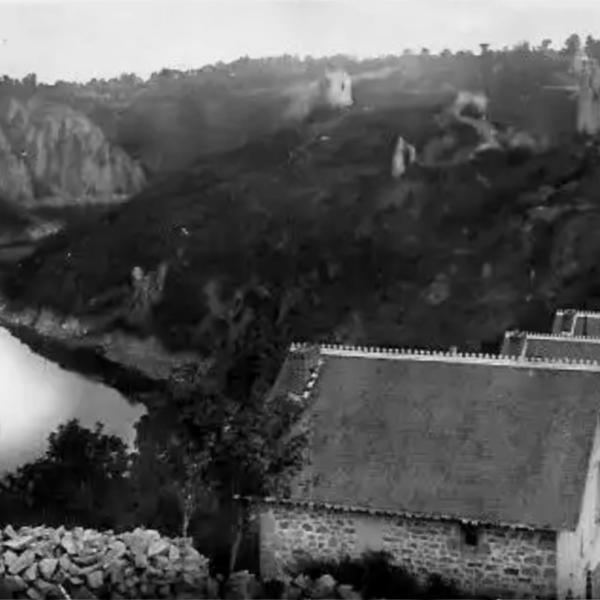 Peintres de l'école de Crozant Cartes postales Crozant - Les ruines et le rocher de la Fileuse custom text