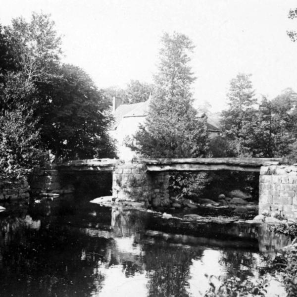 Peintres de l'école de Crozant Burty-Haviland Paul Paul Burty-Haviland - Ruisseau, un pont de bois, maisons, arbres, Crozant ? custom text