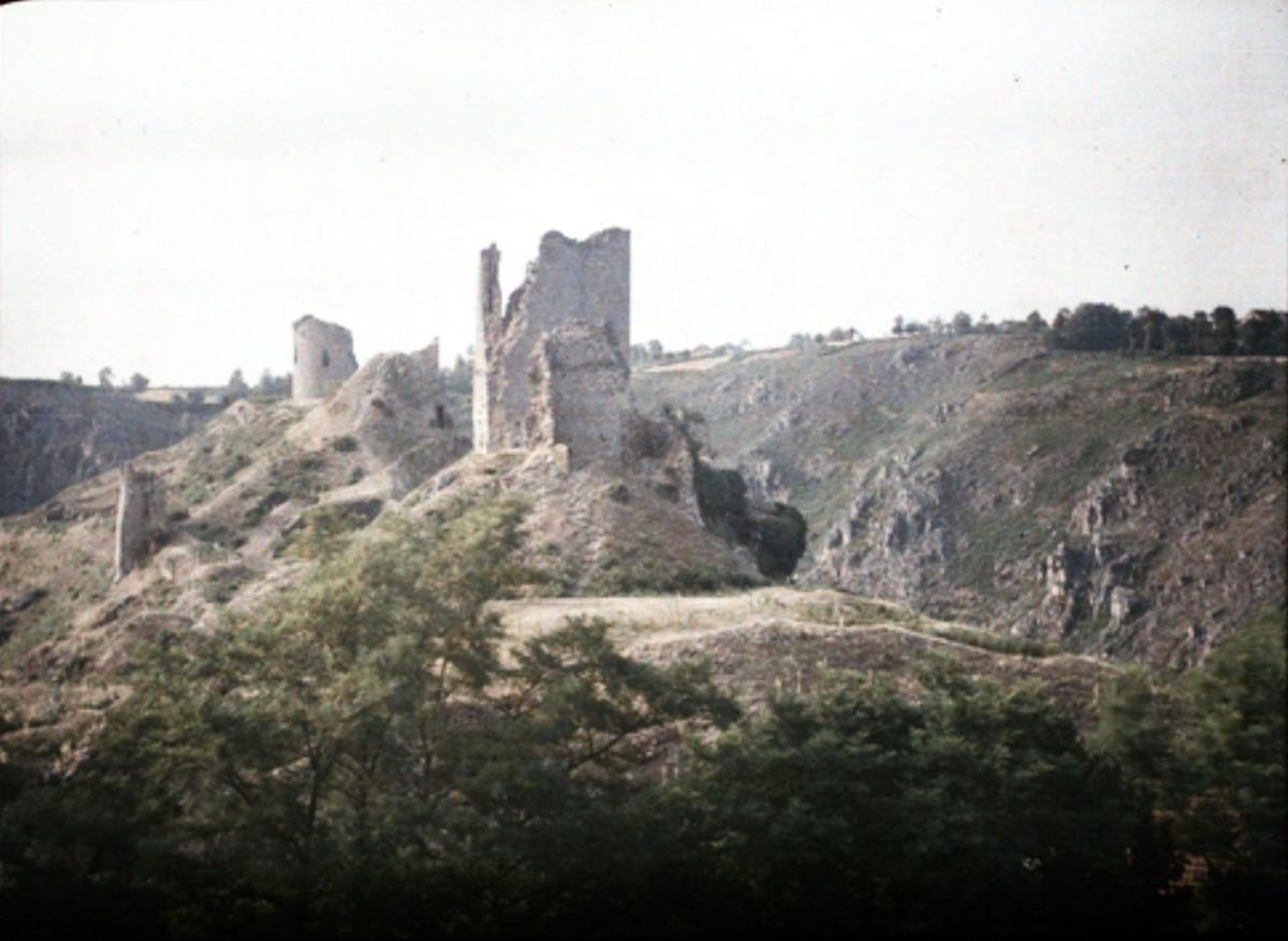 Peintres de l'école de Crozant Gervais-Courtellemont Jules Jules Gervais-Courtellemont - Ruines du chateau custom text