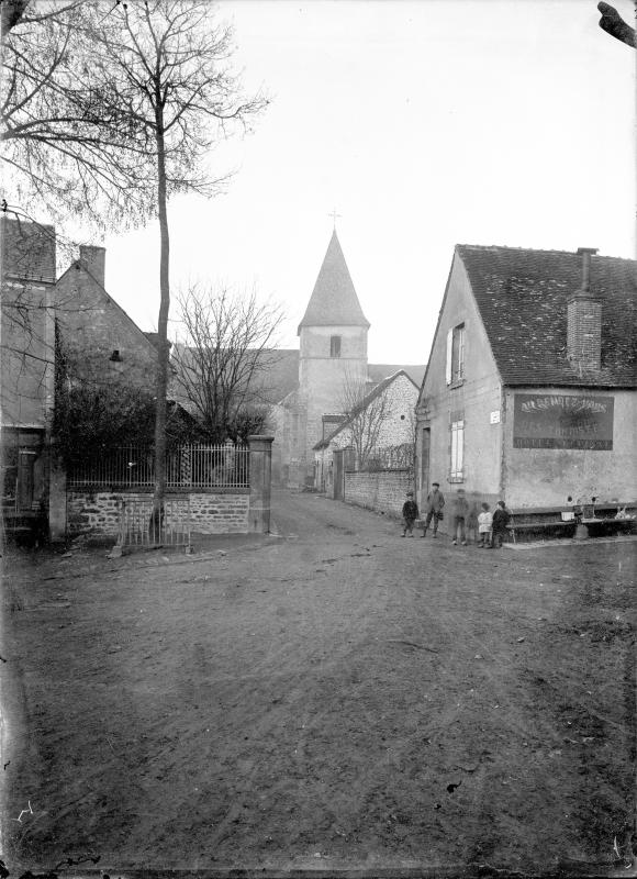 Peintres de l'école de Crozant Hubert Eugène Eugène Hubert - Le clocher de l'église Saint-Étienne, depuis le carroir de l'hôtel "Au rendez-vous des artistes" custom text