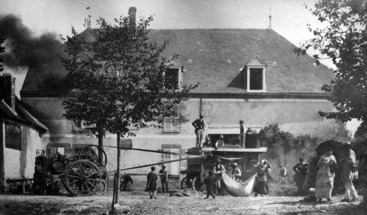 Peintres de l'école de Crozant Papillon Édouard Édouard Papillon - La batteuse à Crozant devant l'auberge Lépinat custom text