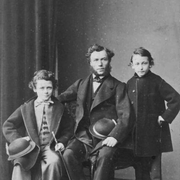 Peintres de l'école de Crozant Documents Gustave Coulon -  Portrait d'Alfred Coulon et de ses enfants, Gustave et Henri custom text